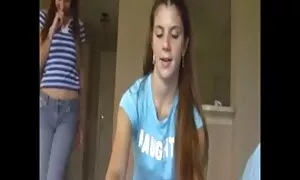 Chaud cumshalava suce boules, baise, film porno gratuit entier smuc sur visage et lèche sperme