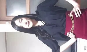Chaudes lesbiennes s'embrassent tout je peux voir un film porno en se frottant la chatte