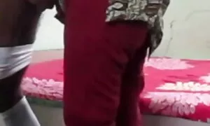 Ébène fille suce noir coq film de cul en streaming dans avant de caméra