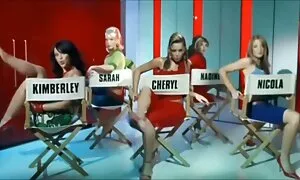 La danse! Tatoué déesse danse devant film x masturbation webcam
